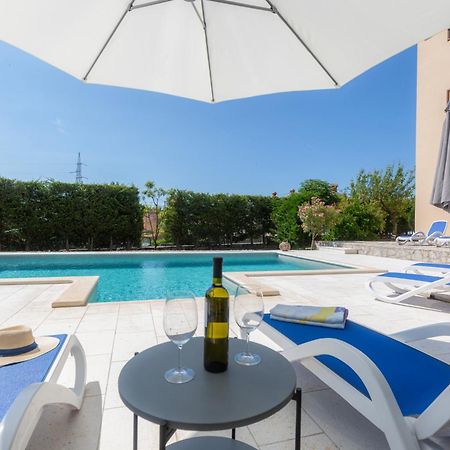 Apartments "Alen" Nedescina Екстер'єр фото