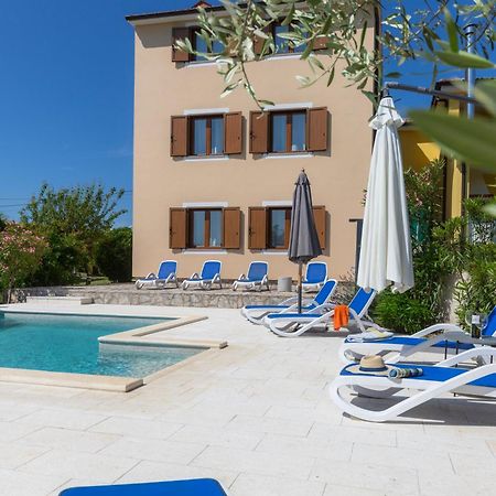 Apartments "Alen" Nedescina Екстер'єр фото