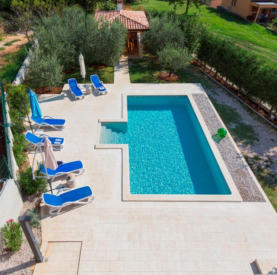 Apartments "Alen" Nedescina Екстер'єр фото