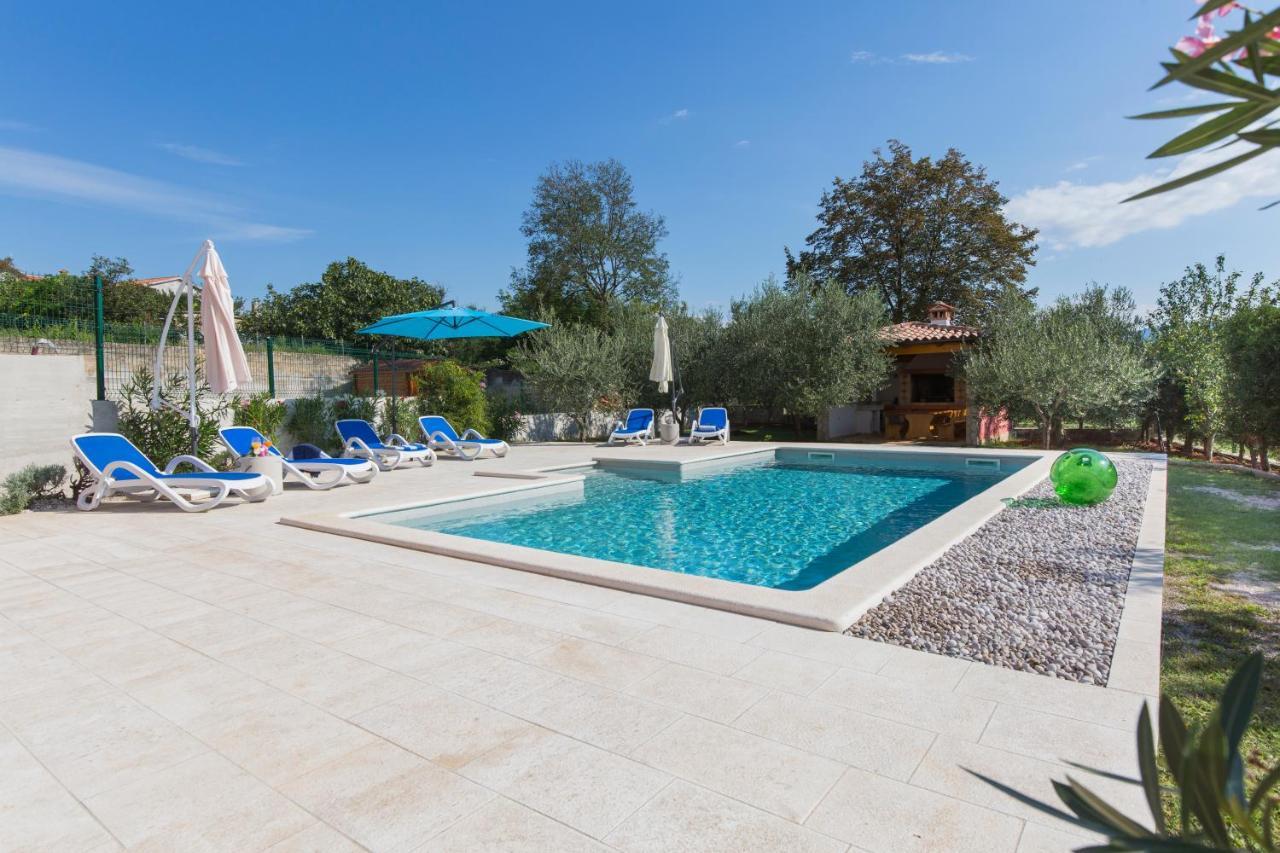 Apartments "Alen" Nedescina Екстер'єр фото