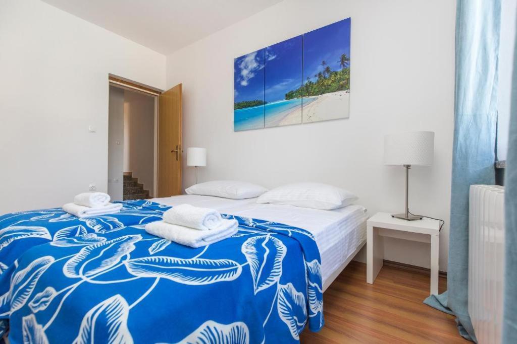 Apartments "Alen" Nedescina Екстер'єр фото