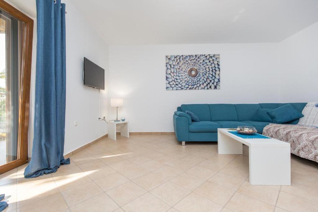 Apartments "Alen" Nedescina Екстер'єр фото