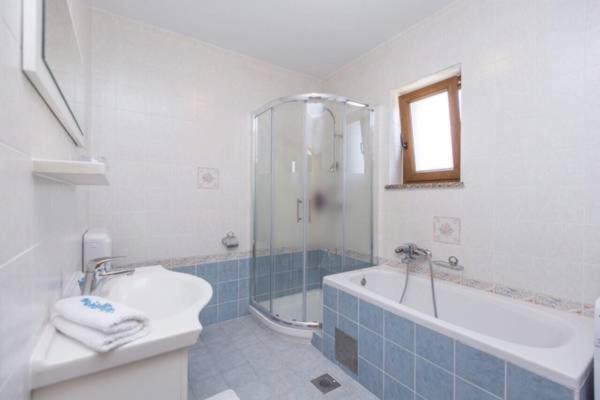 Apartments "Alen" Nedescina Екстер'єр фото