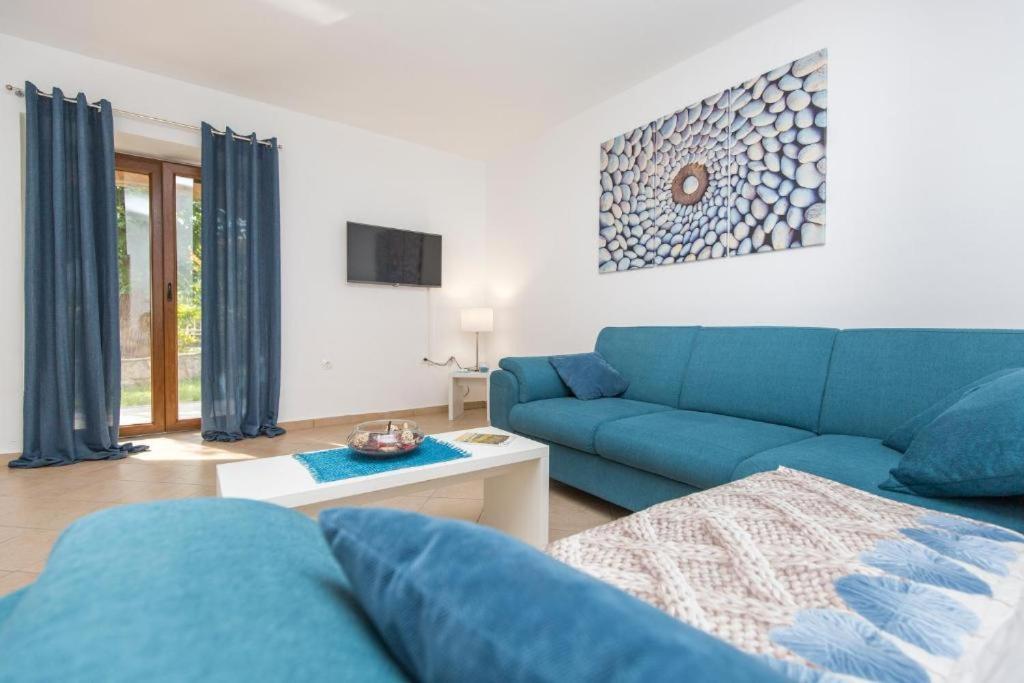 Apartments "Alen" Nedescina Екстер'єр фото