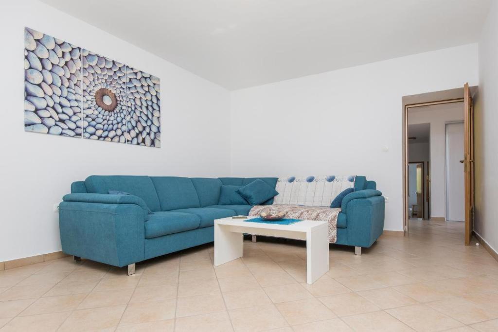 Apartments "Alen" Nedescina Екстер'єр фото