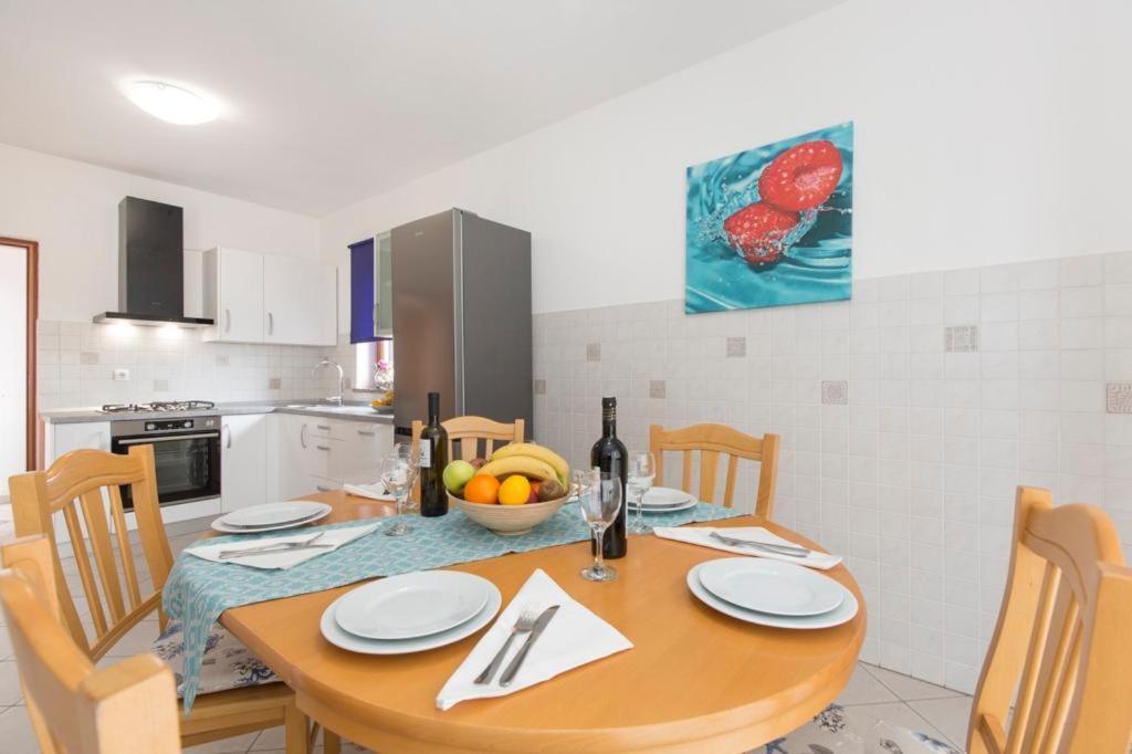 Apartments "Alen" Nedescina Екстер'єр фото