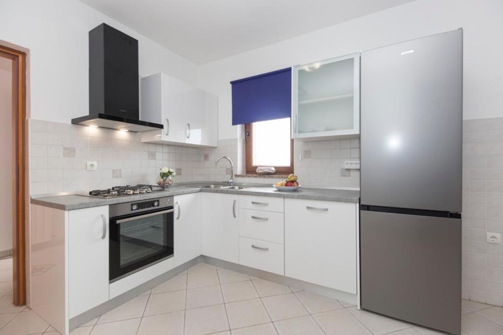 Apartments "Alen" Nedescina Екстер'єр фото
