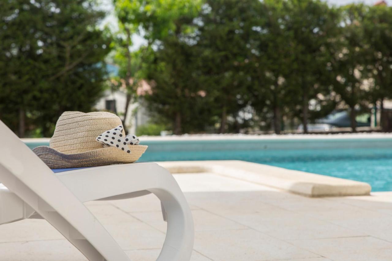 Apartments "Alen" Nedescina Екстер'єр фото