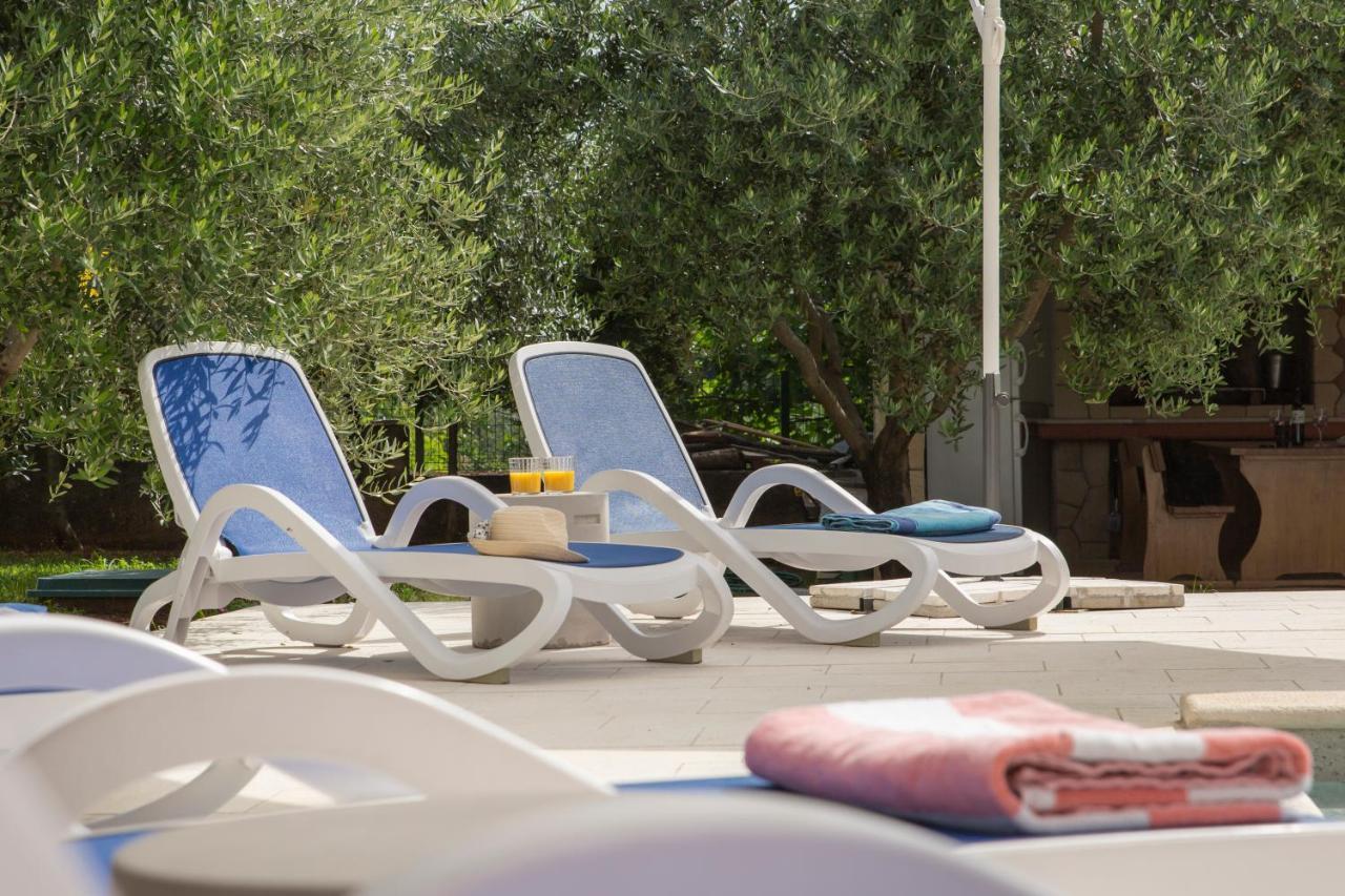 Apartments "Alen" Nedescina Екстер'єр фото