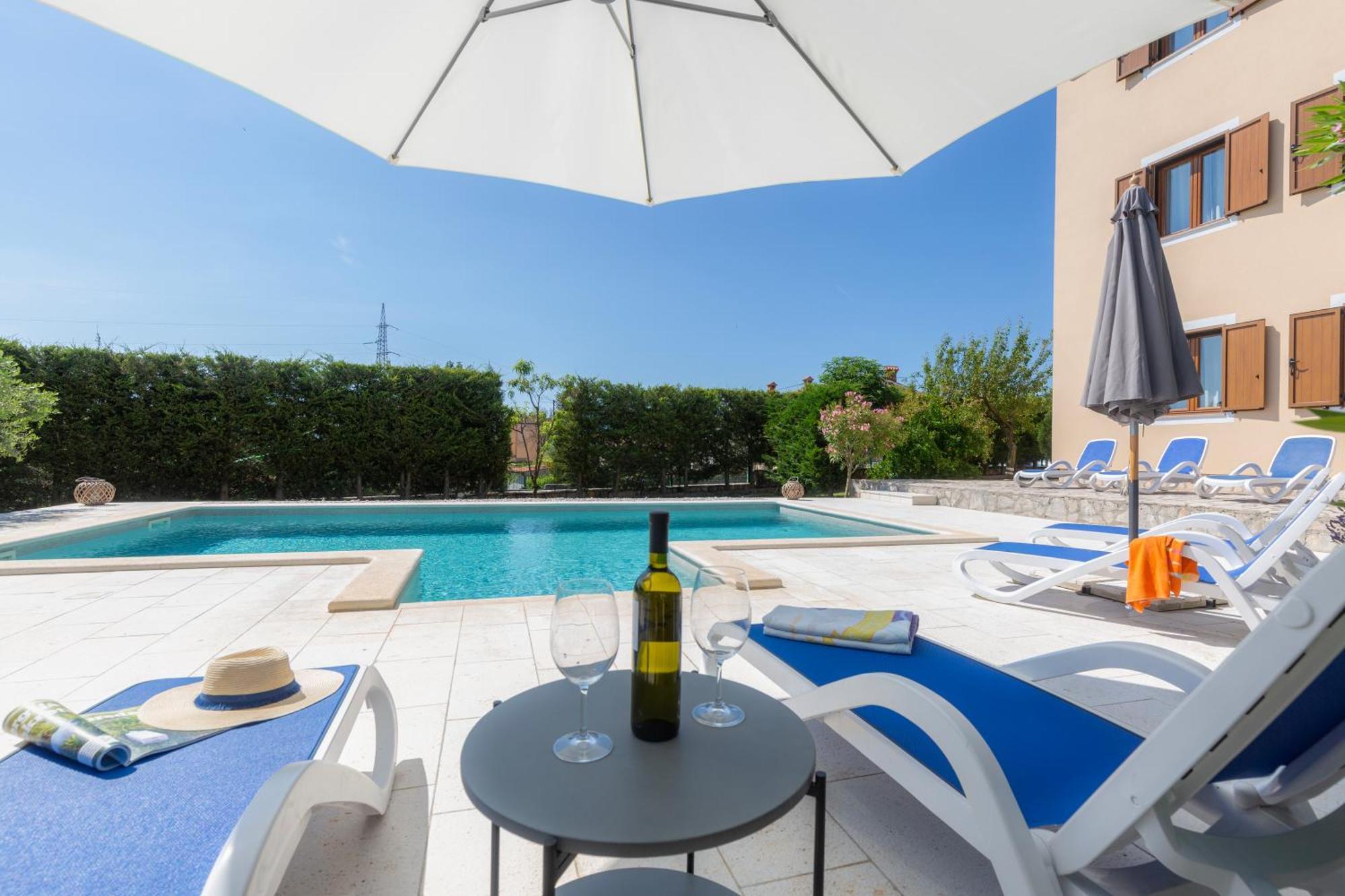 Apartments "Alen" Nedescina Екстер'єр фото