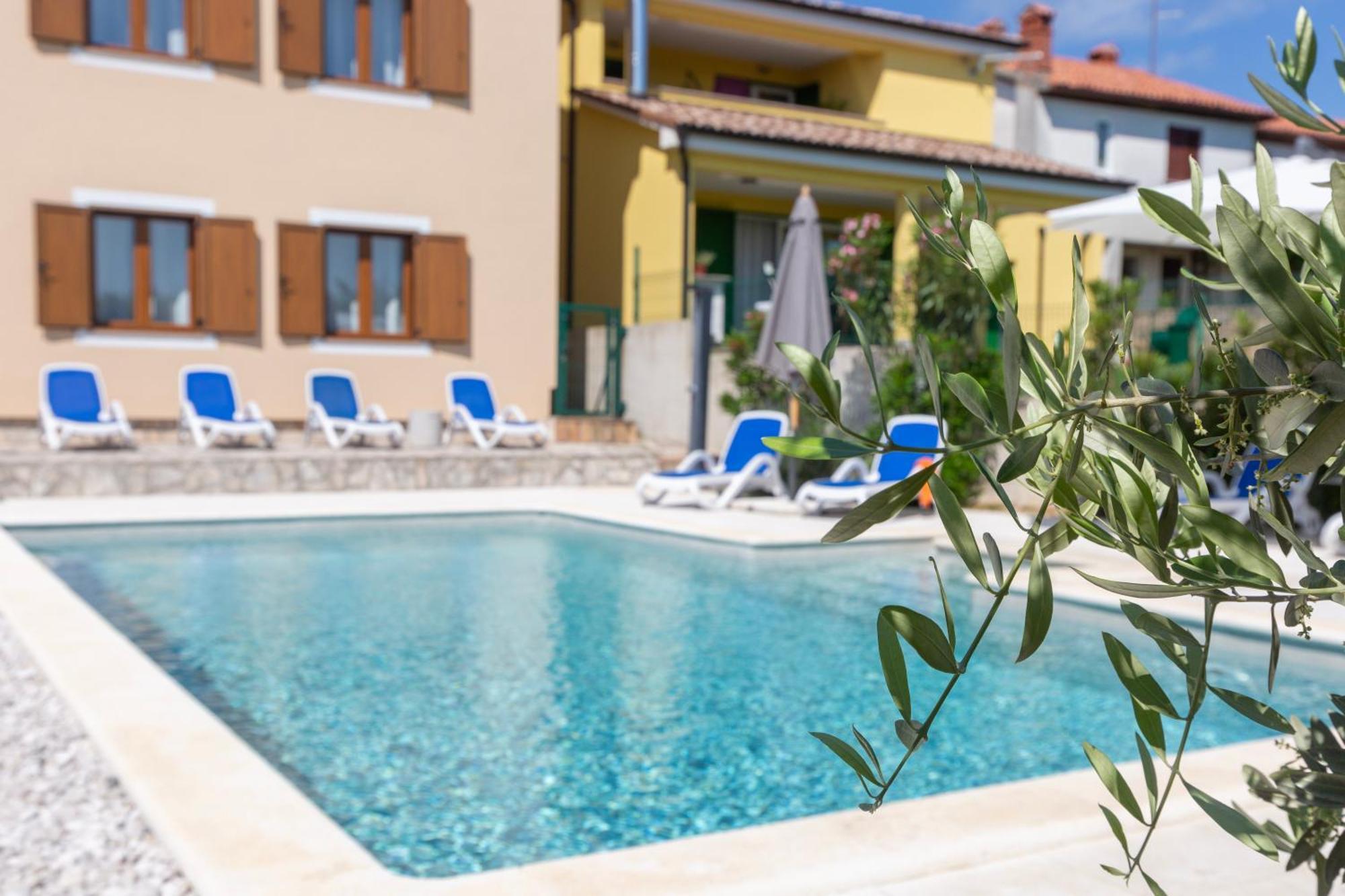 Apartments "Alen" Nedescina Екстер'єр фото