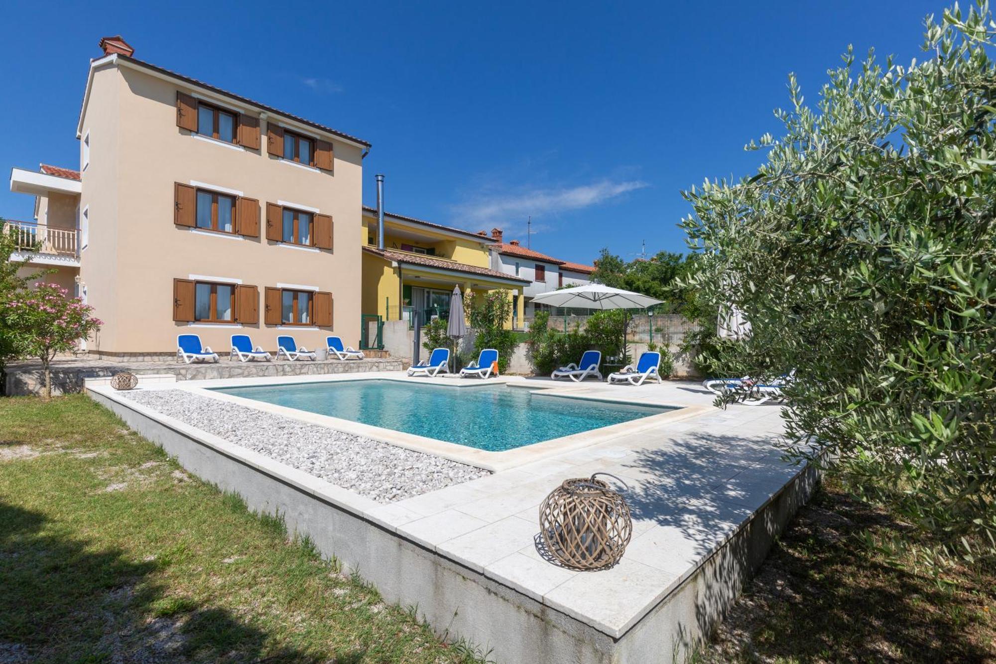 Apartments "Alen" Nedescina Екстер'єр фото