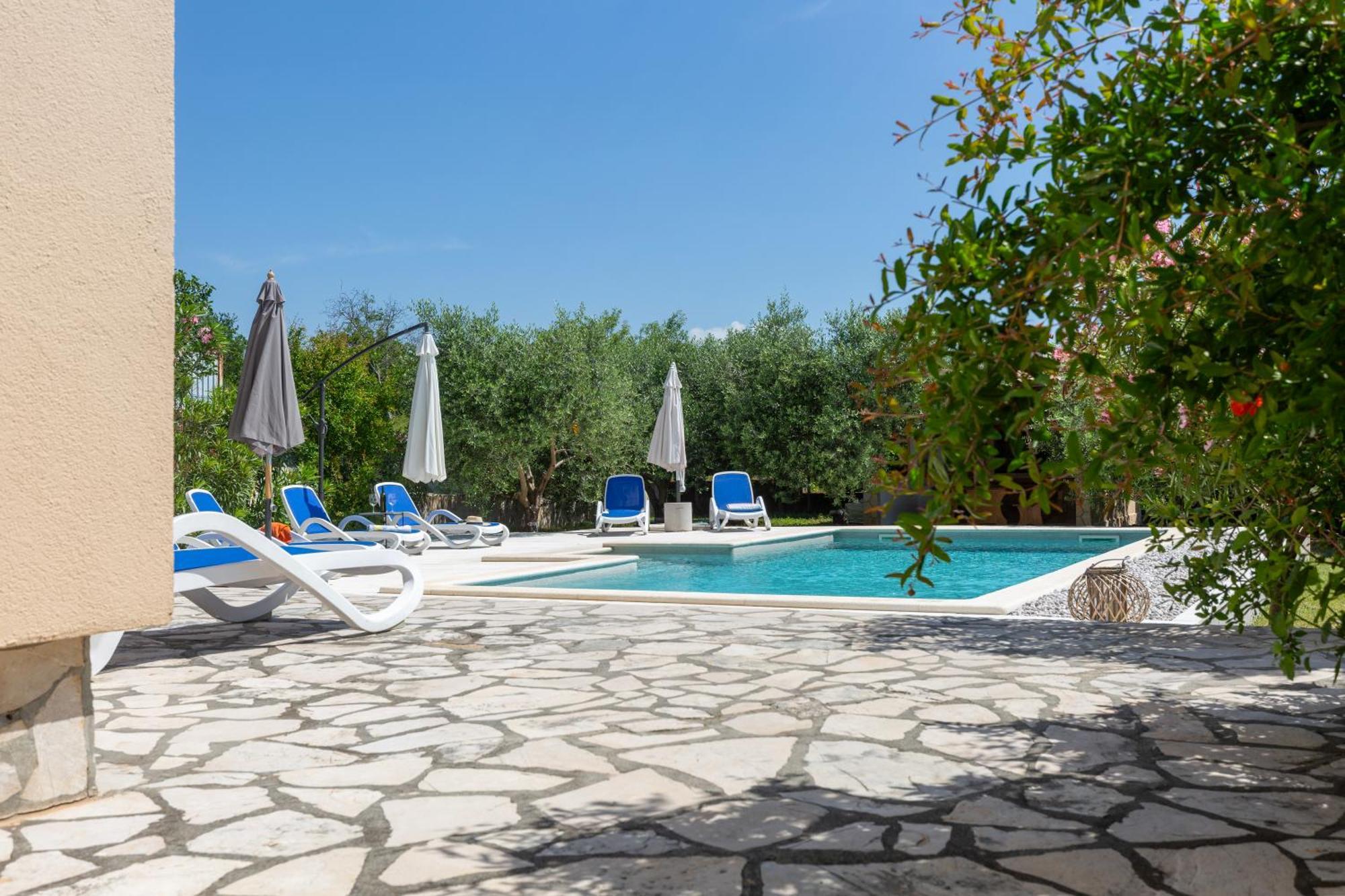 Apartments "Alen" Nedescina Екстер'єр фото
