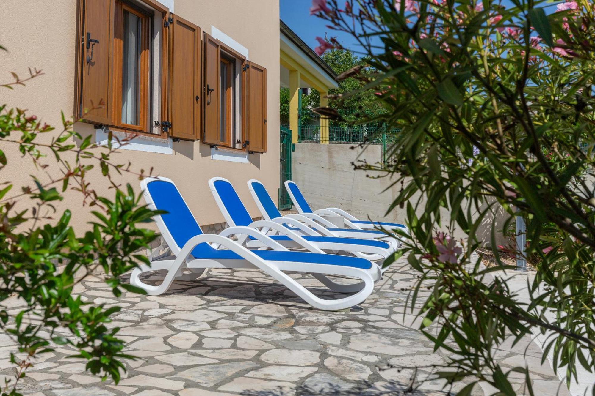 Apartments "Alen" Nedescina Екстер'єр фото
