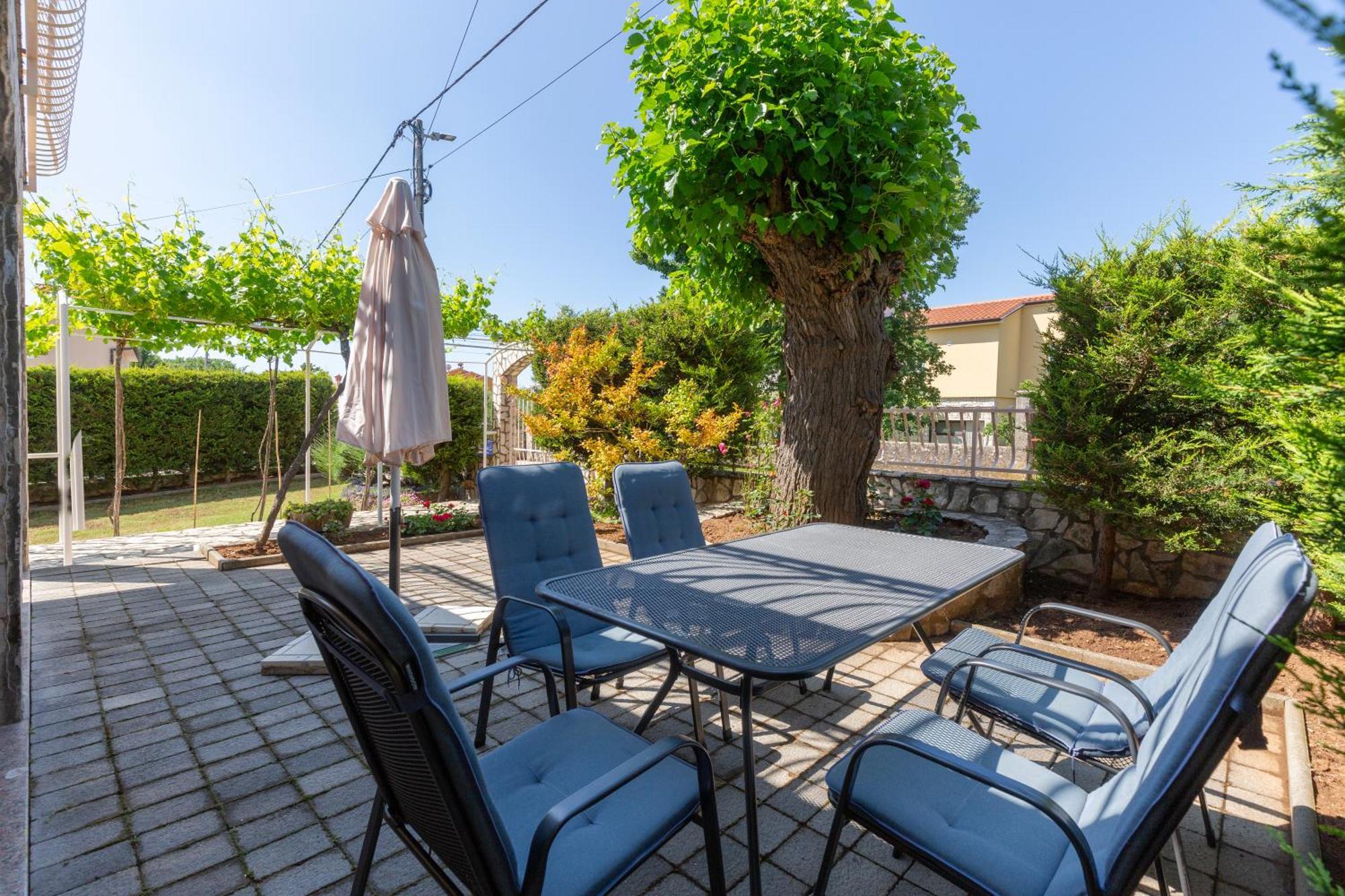 Apartments "Alen" Nedescina Екстер'єр фото
