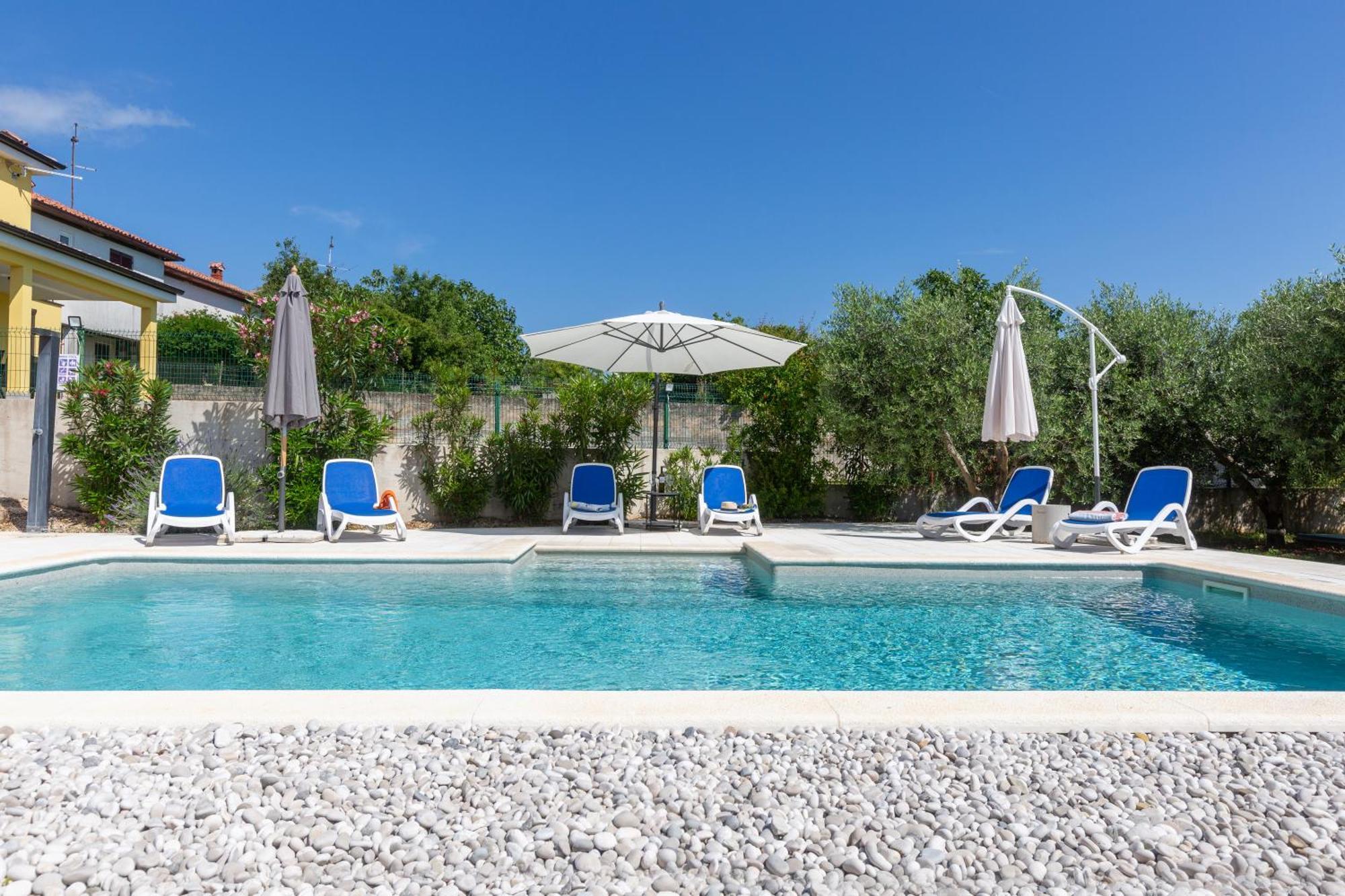 Apartments "Alen" Nedescina Екстер'єр фото