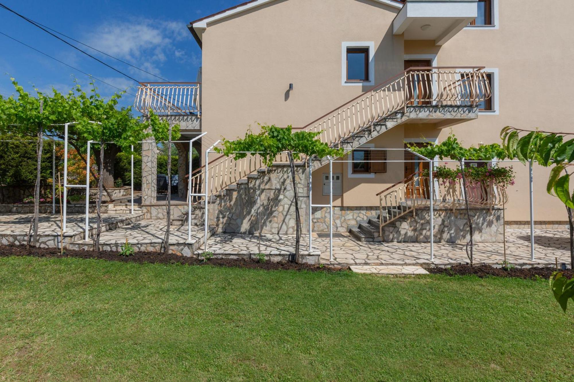 Apartments "Alen" Nedescina Екстер'єр фото